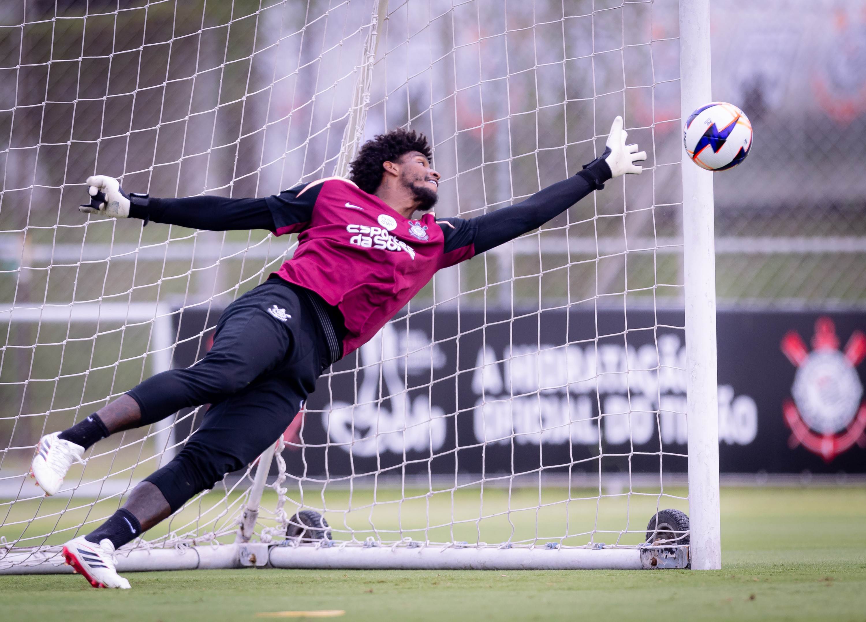 Treino do Corinthians: Hugo Souza e Carrillo se reapresentam | Ge