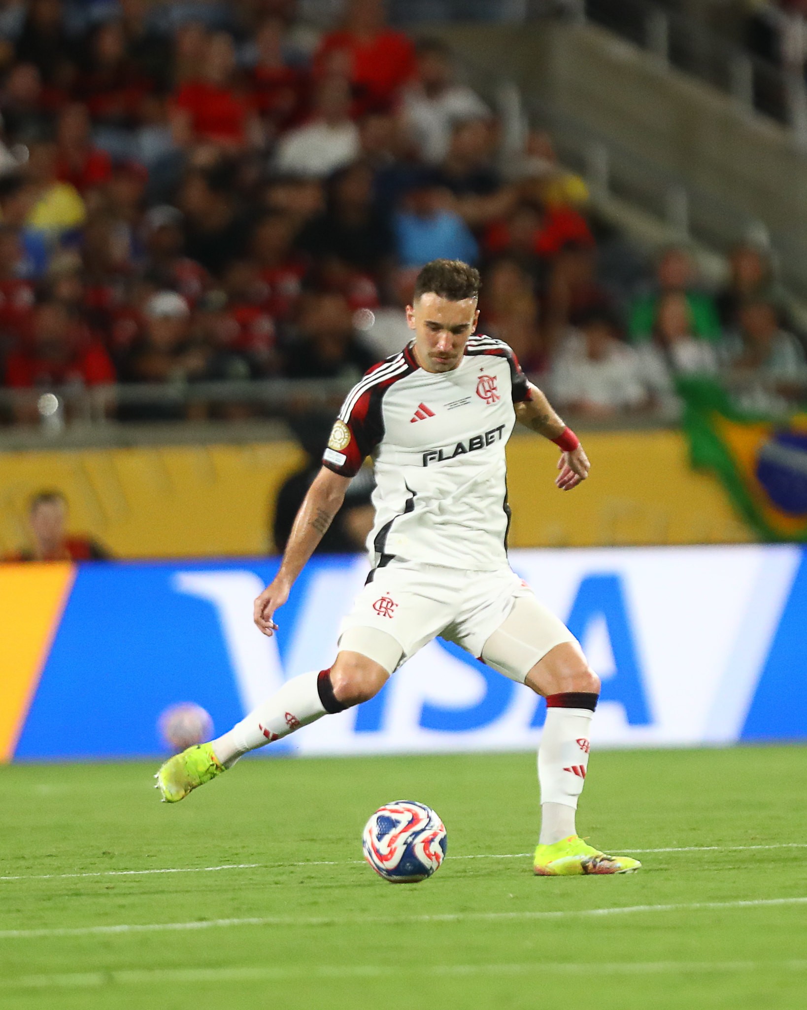 Ortiz aprova revezamento na zaga do Flamengo e projeta duelo contra Kane: 