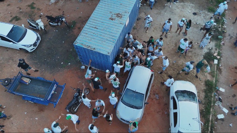 Torcedores do Goiás entram em conflito após derrota para o Remo — Foto: Reprodução/TV Anhanguera