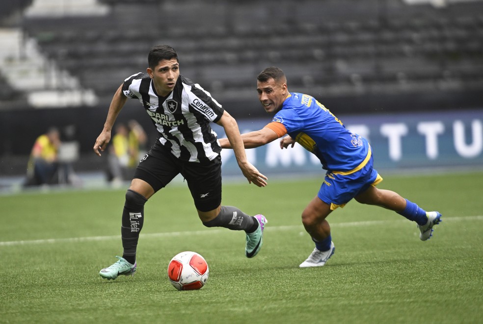 Savarino em estreia pelo Botafogo contra o Sampaio Corrêa — Foto: André Durão
