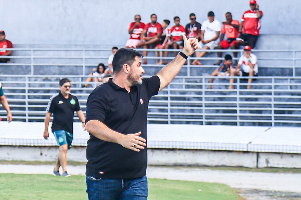 Eduardo Barroca estreou com vitória no comando do CRB — Foto: Ailton Cruz