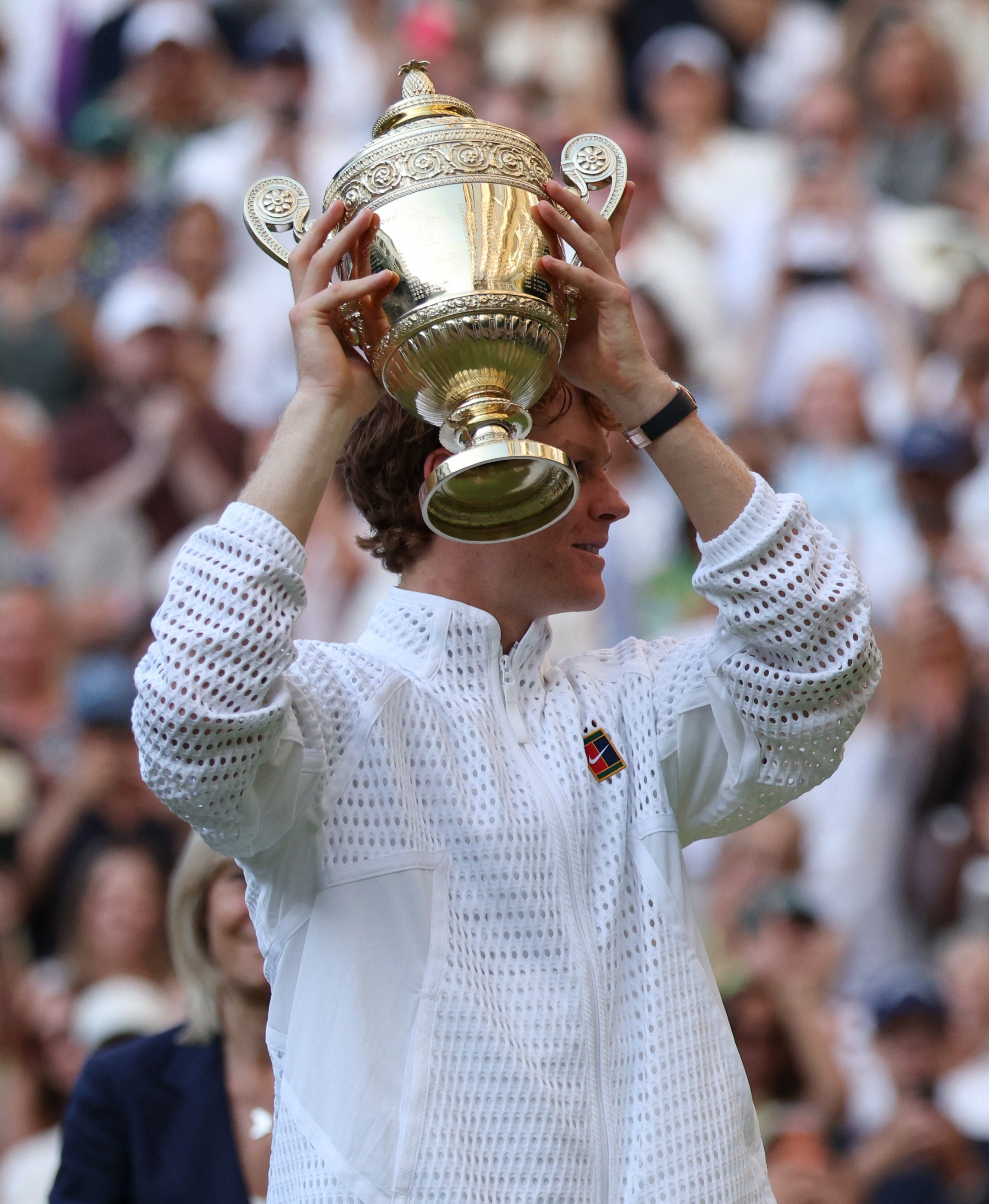 Jannik Sinner se consagra bicampeão em Wimbledon com vitória sobre Zverev