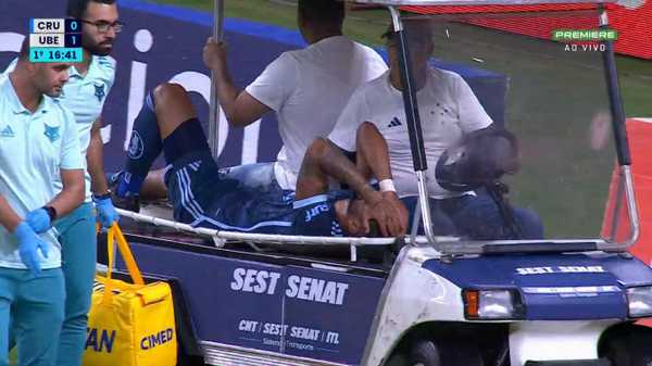 João Marcelo, do Cruzeiro, deixa jogo com suspeita de lesão no joelho