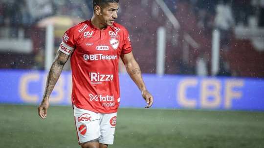 Lembra dele? Ex-Corinthians, volante Ralf deixa o Vila Nova após quatro anos