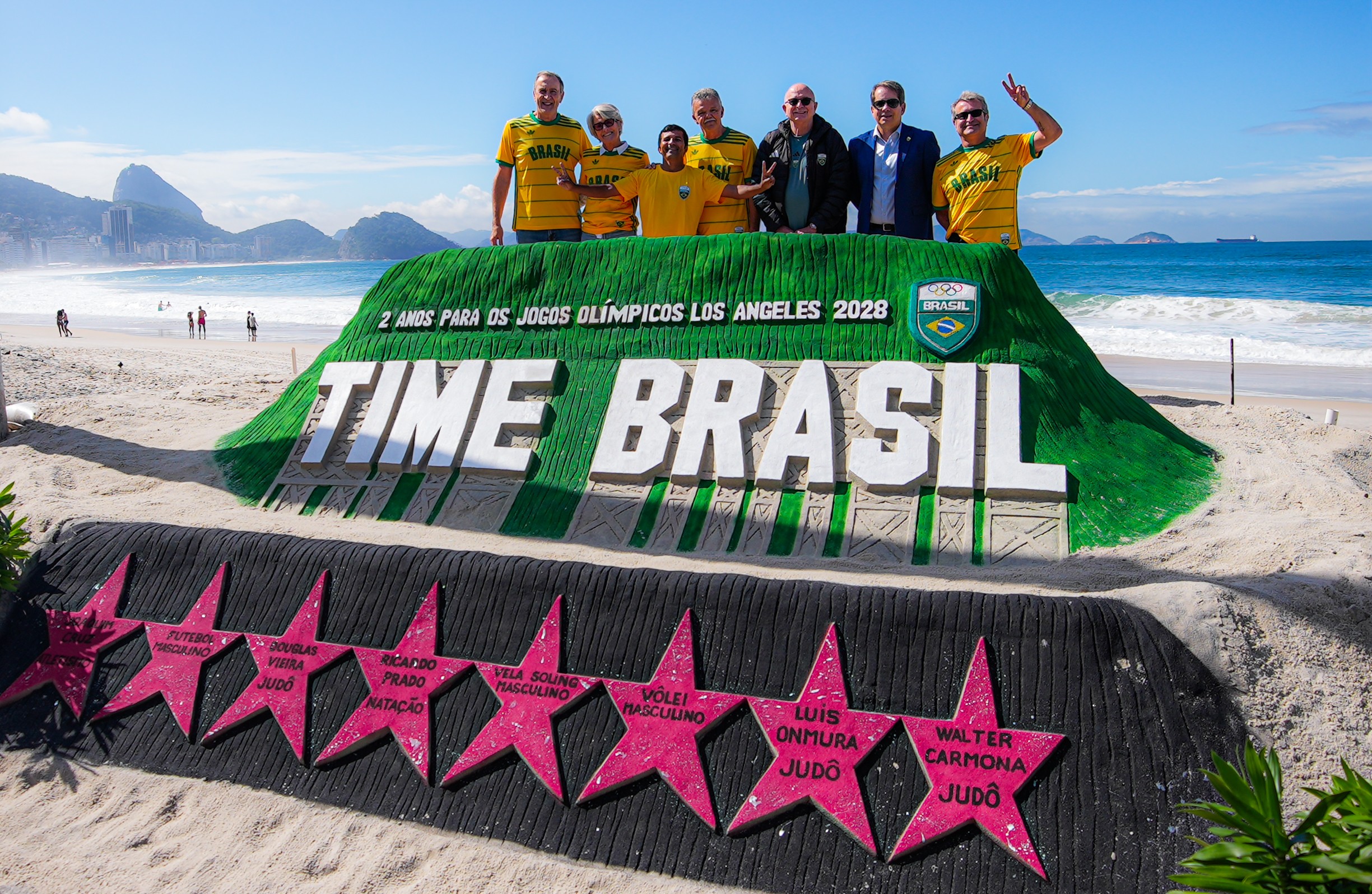 COB inaugura escultura inspirada na Calçada da Fama no marco de dois anos para LA 2028