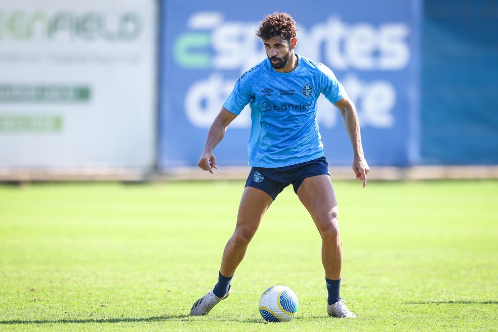 Diego Costa volta a ser opção no Grêmio — Foto: Lucas Uebel/Divulgação Grêmio