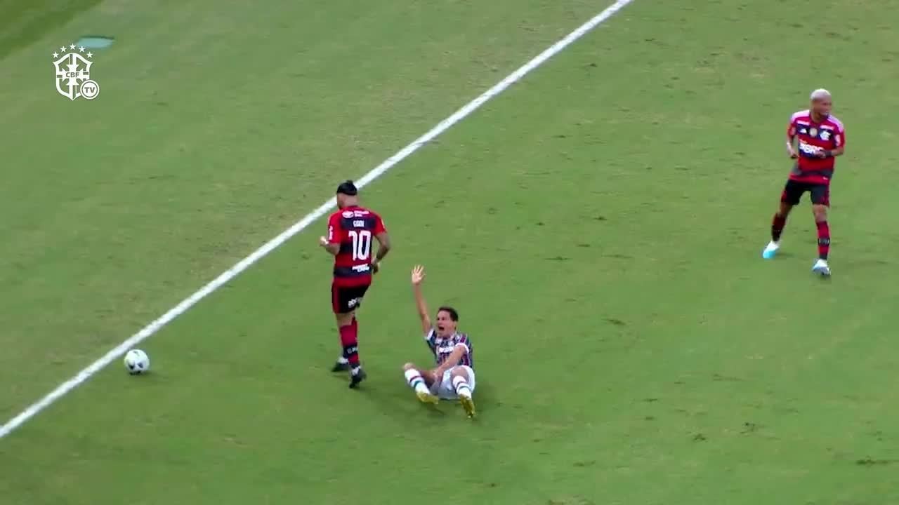 'Acidente de trabalho', diz Seneme sobre pis&atilde;o de Gabigol em Ganso