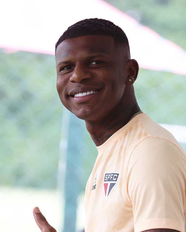 Clube de Cristiano Ronaldo tem interesse em Arboleda, do São Paulo