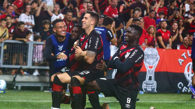 Athletico-PR comemora gol contra o Botafogo Campeonato Brasileiro 2026