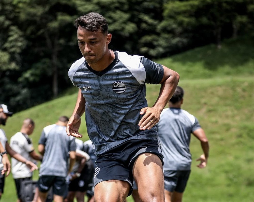 Welinton Torrão começou no atletismo  — Foto: Divulgação/Athletic