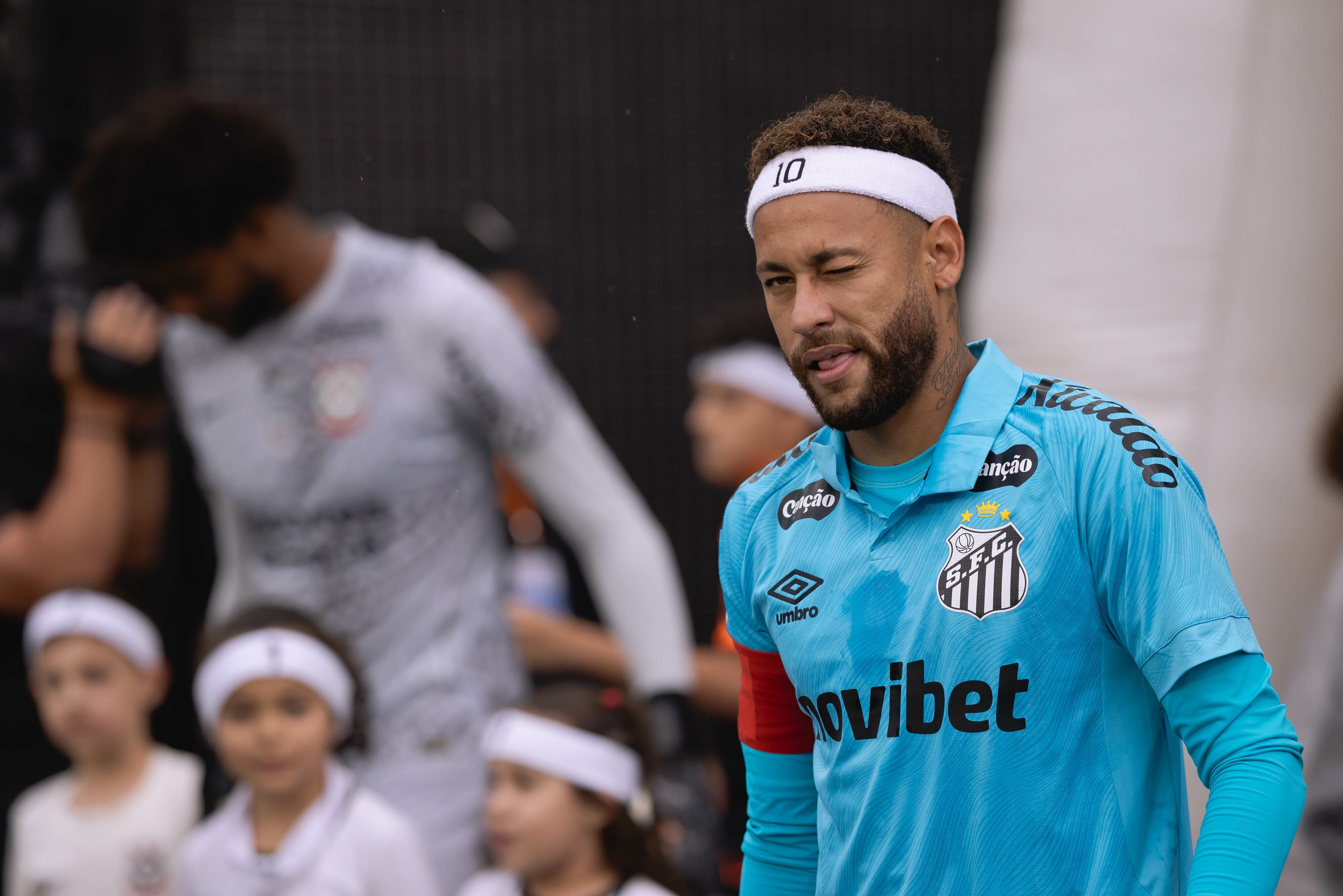 Viralizou: gol de videogame do Fla, beca de Yuri Alberto, queixa do Flu, e camisa da discórdia de Neymar