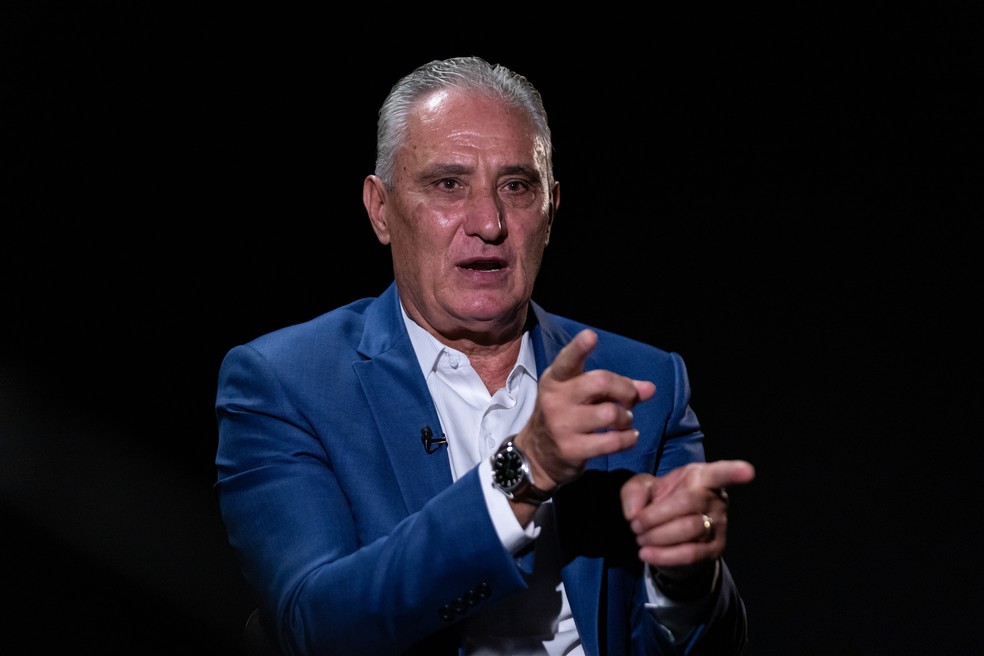 Técnico Tite gesticula durante entrevista ao Abre Aspas — Foto: Jhony Inácio