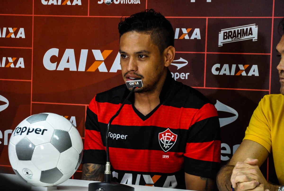 Jogador negro brasileiro já vestiu a camisa da Espanha em Copa do Mundo -  Diário do Poder