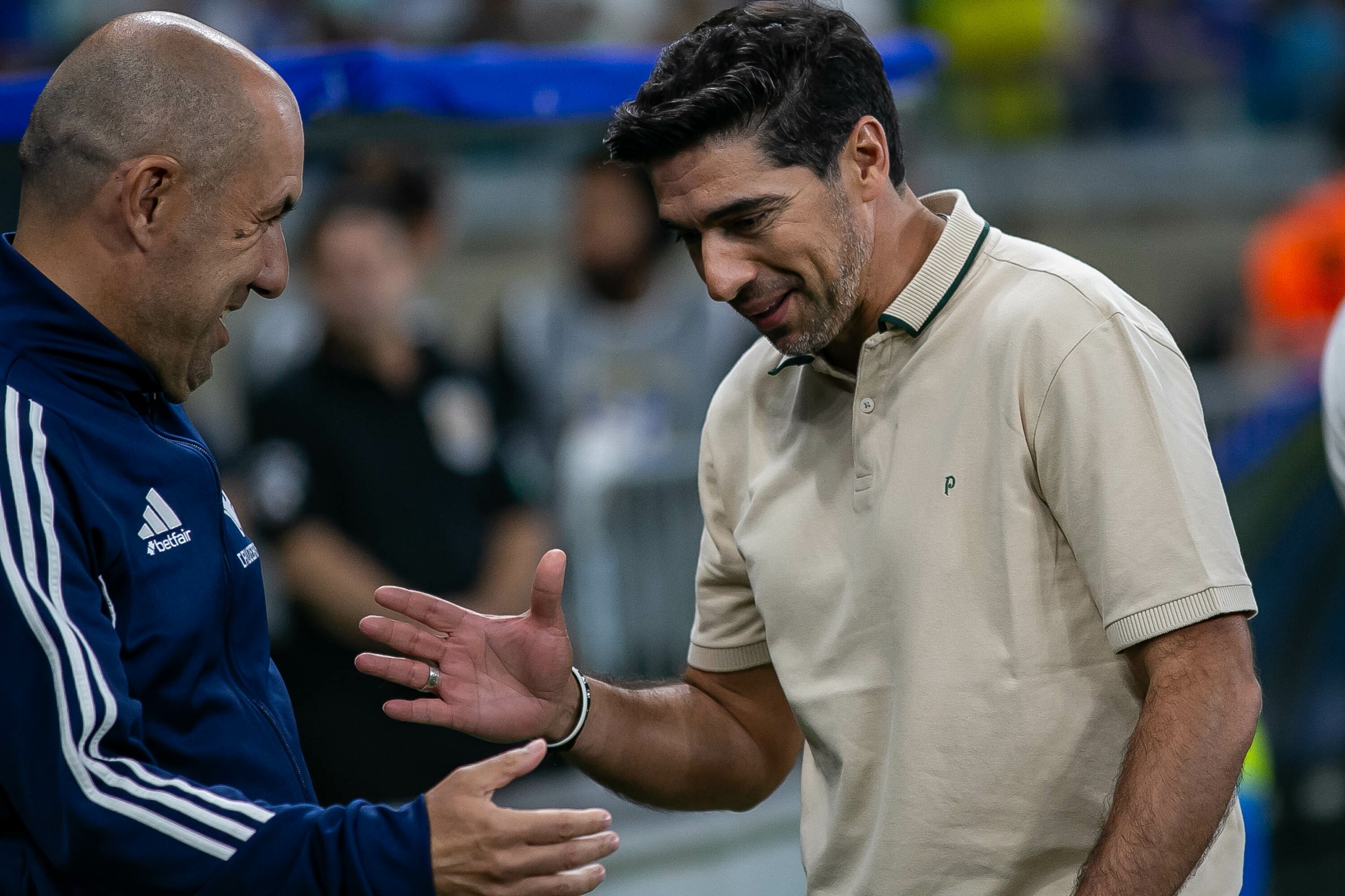 Conversa entre Abel e Jardim após jogo revela longa permanência do técnico.
