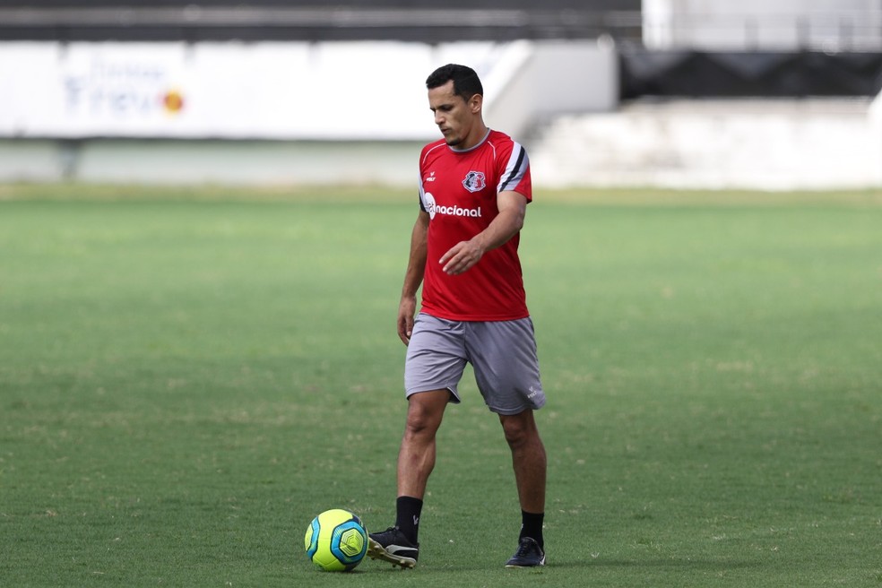 Como ser um jogador de futebol profissional - Douglas Inácio