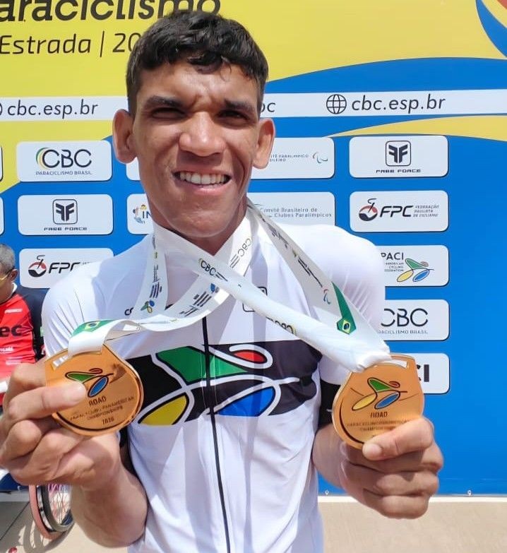 Clebinho faz dobradinha no Pan de Paraciclismo e consolida transição do atletismo