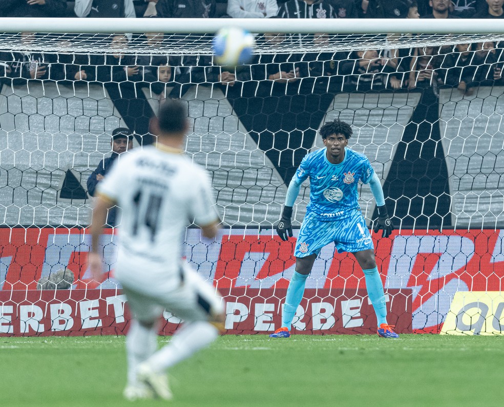 Hugo Souza em Corinthians x Criciúma — Foto: Rodrigo Coca/Ag Corinthians
