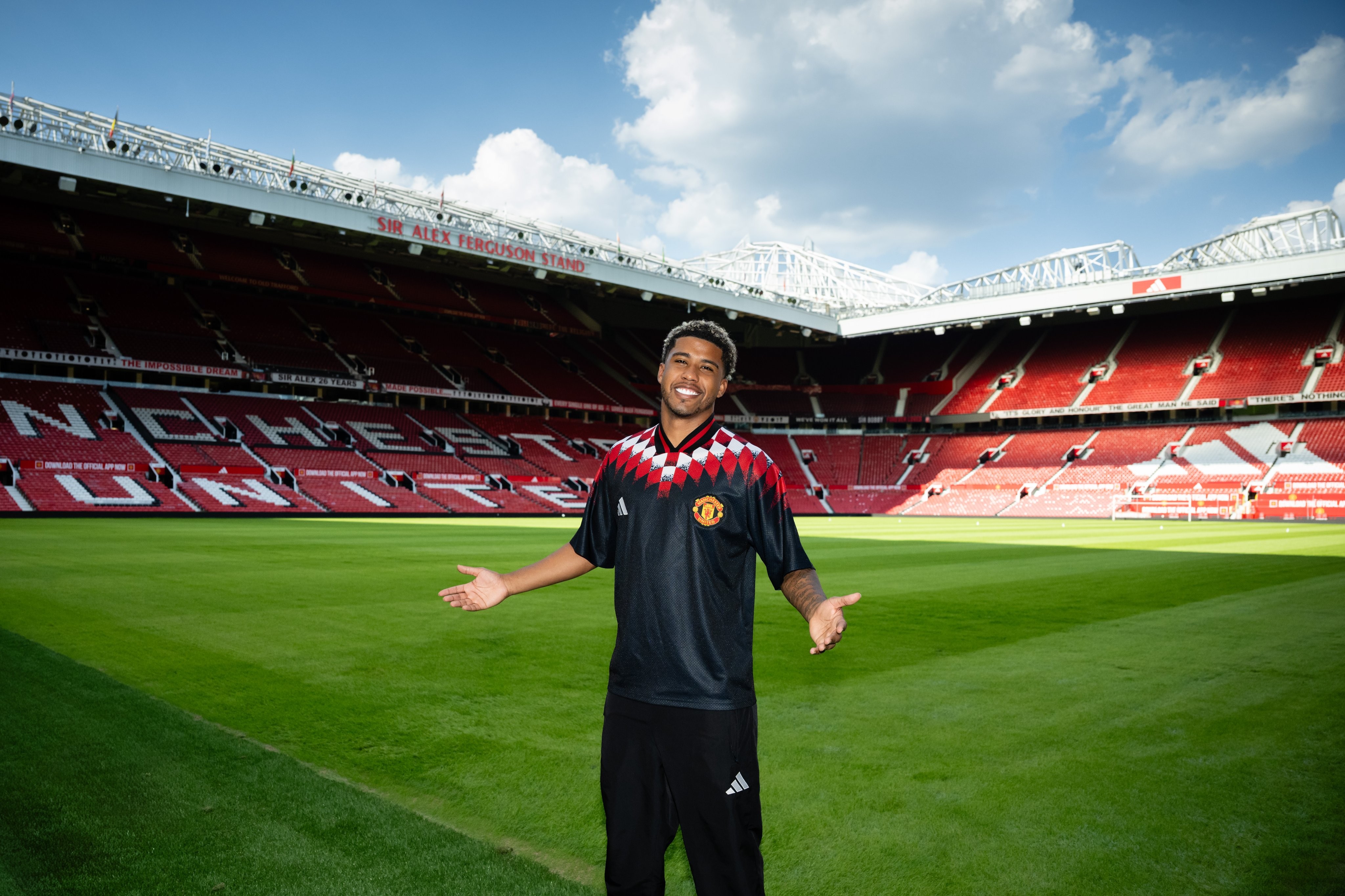 Veja quanto o Vasco deve receber com a venda de Andrey Santos ao Manchester United