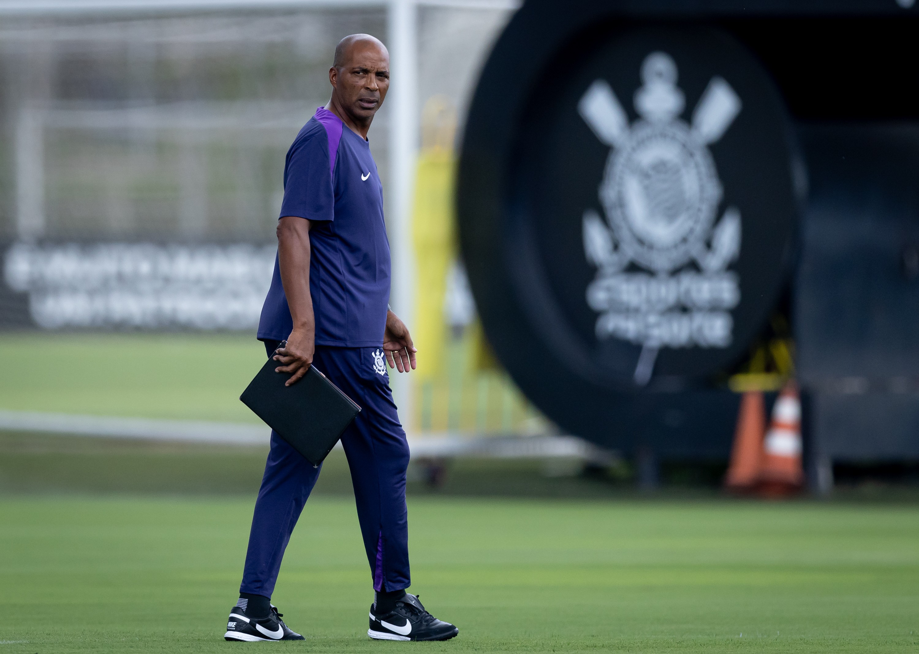 Orlando Ribeiro busca recuperar eficiência ofensiva e aliviar pressão no Corinthians