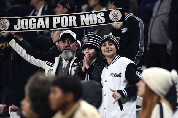 Corinthians precisa ajustar elenco em 21 dias para evitar problemas futuros.