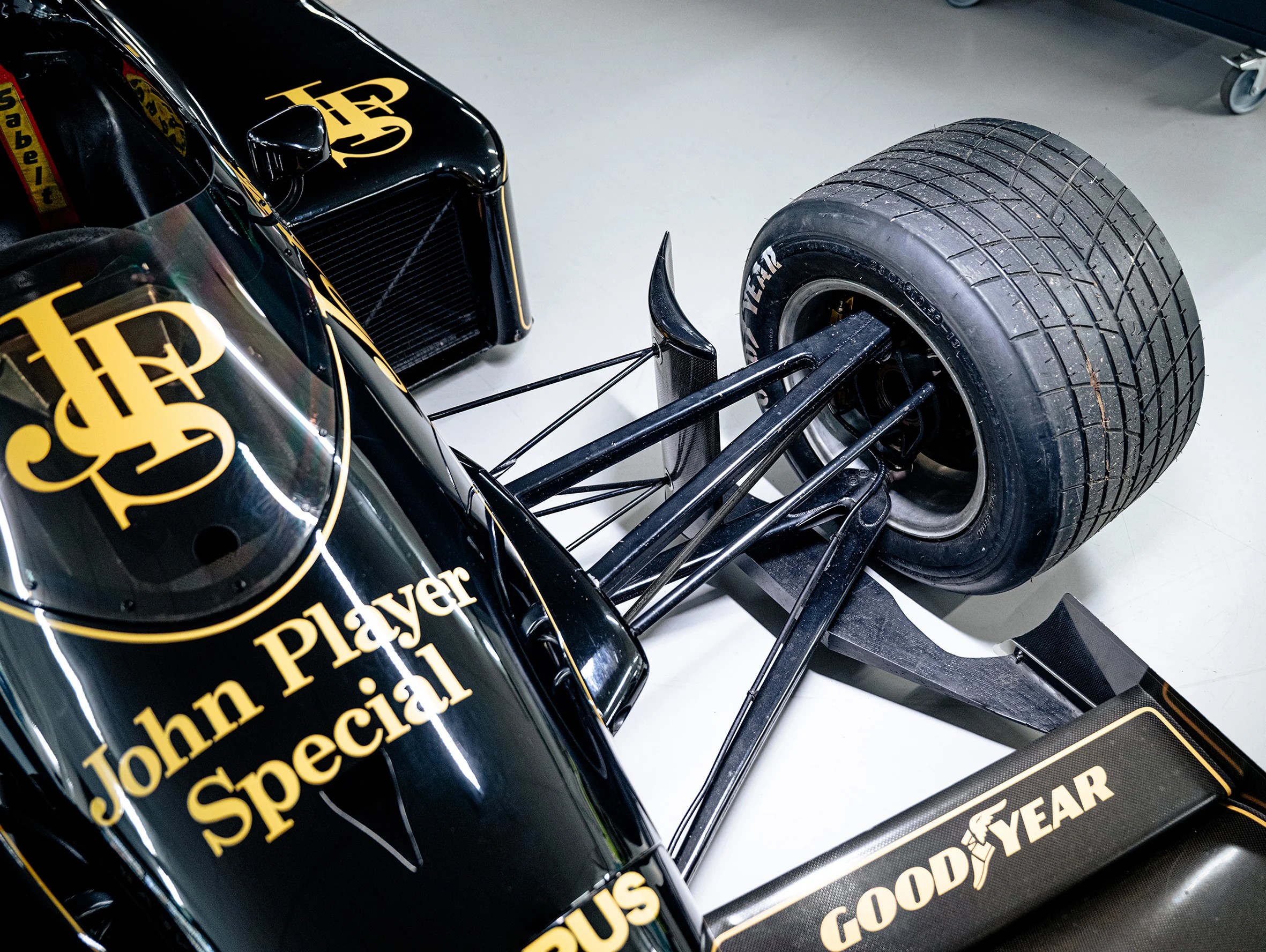 Reprodução do Lotus 97T de Ayrton Senna em exposição