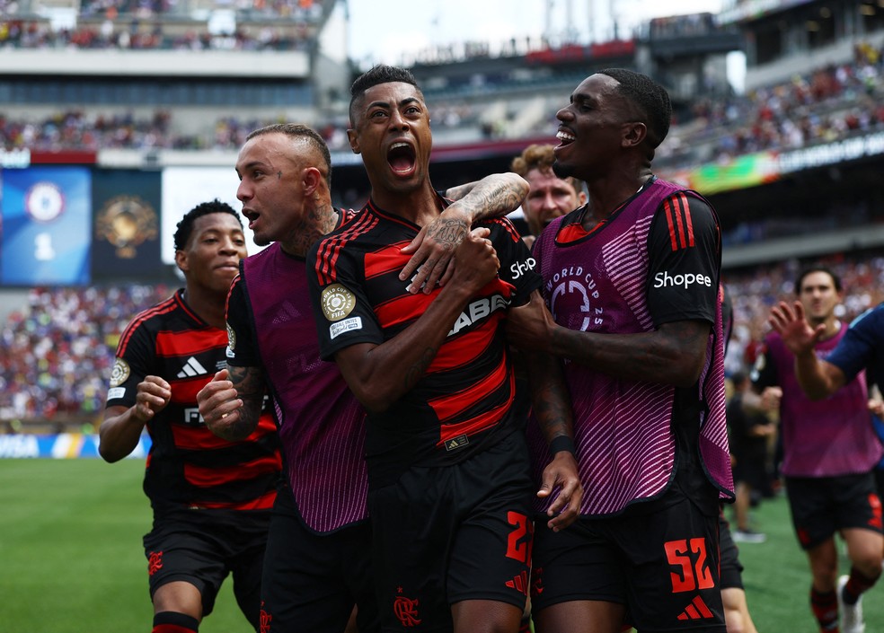 Bruno Henrique comemora gol do Flamengo contra o Chelsea — Foto: REUTERS/Lee Smith