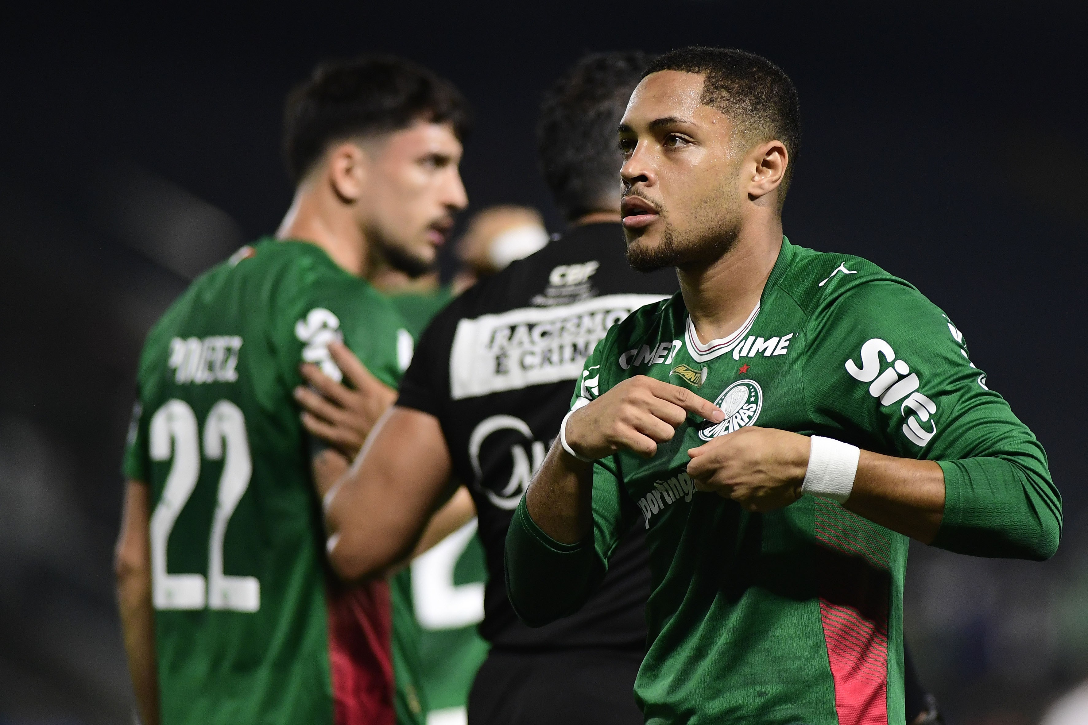 Vitor Roque lidera Top 10 dos maiores pontuadores do Cartola; veja o ranking