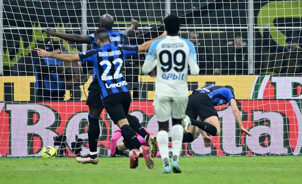 Inter de Milão vence o Napoli e encerra invencibilidade do líder do  Campeonato Italiano, futebol italiano