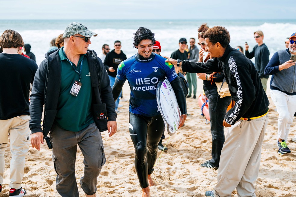 Gabriel Medina vai à repescagem em Portugal — Foto: WSL