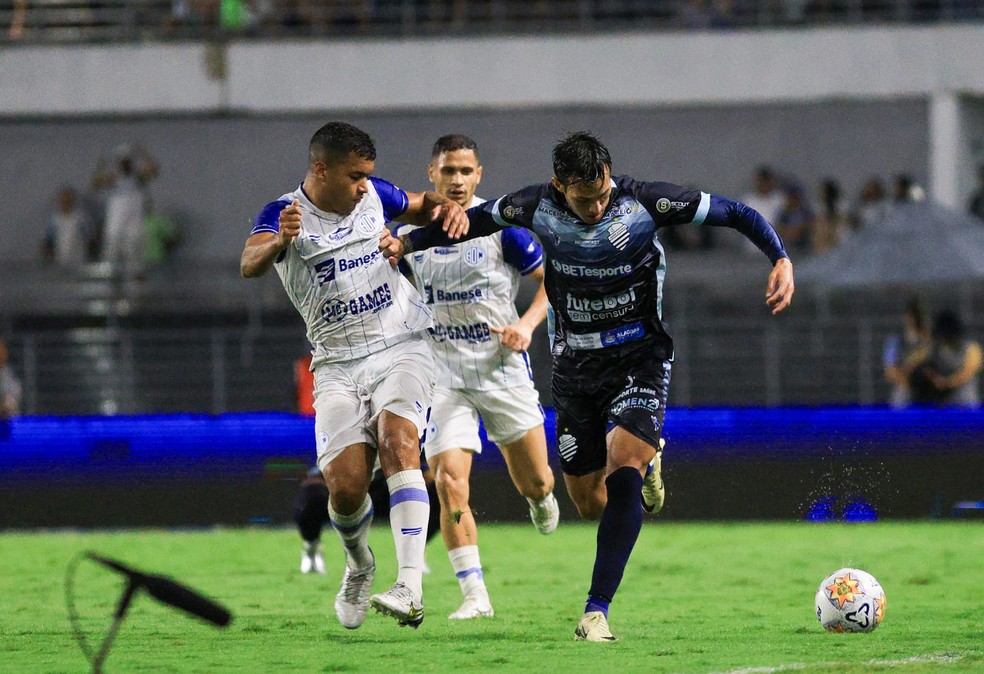 CSA perdeu para o Confiança por 1 a 0 — Foto: Ailton Cruz