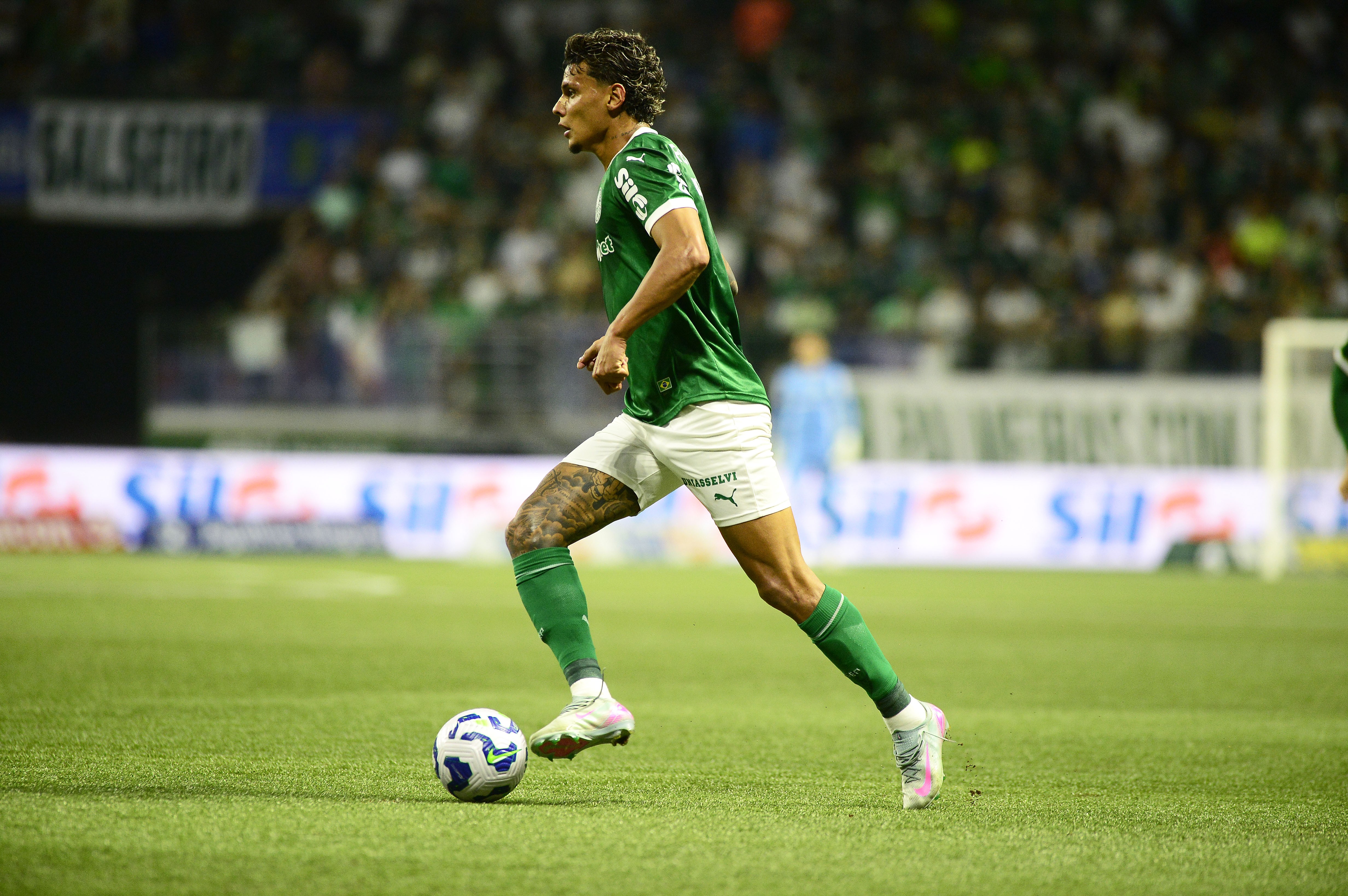 Palmeiras tenta receber mais por Ríos e trabalha com poucas trocas no elenco até o fim do ano