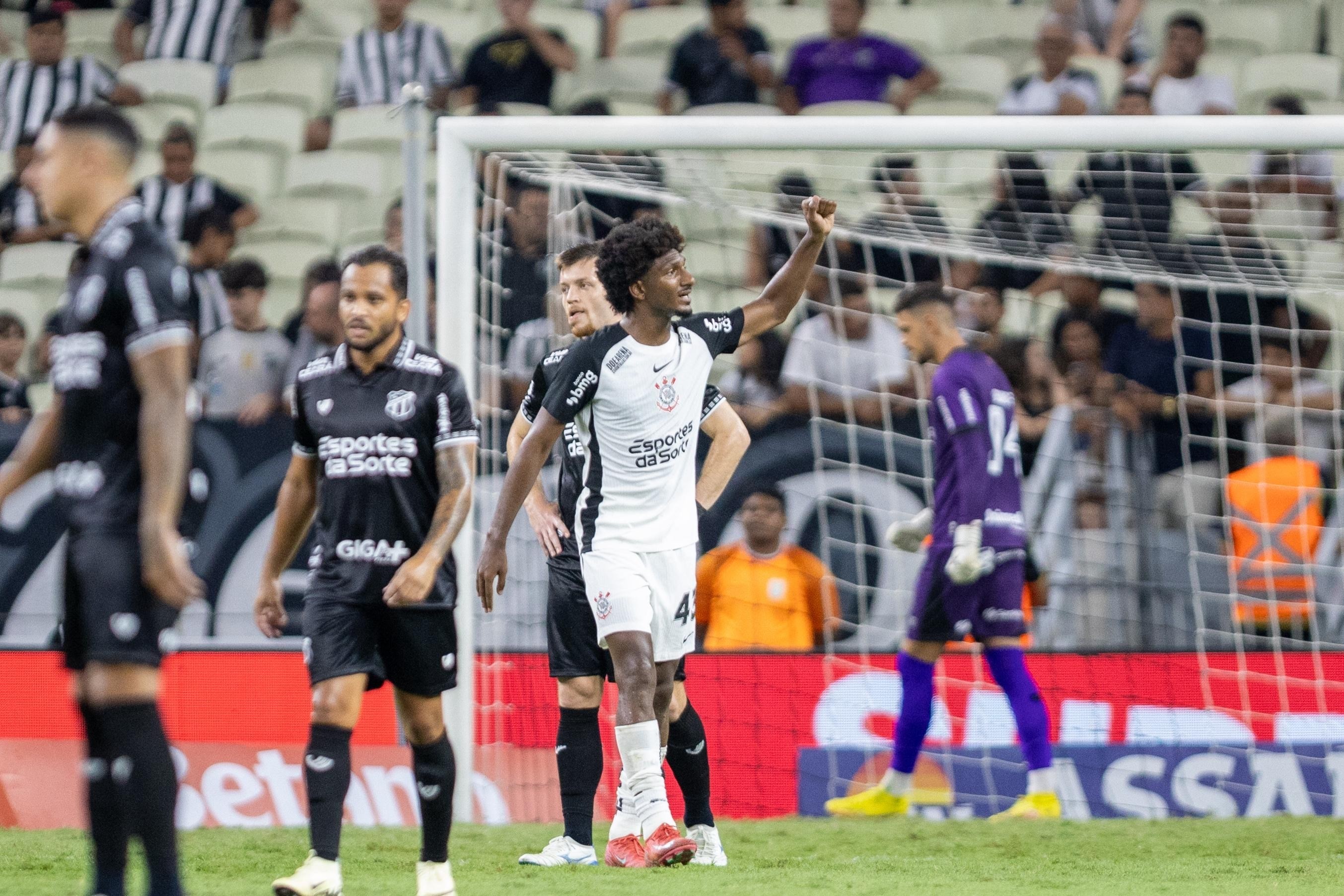 Talles Magno celebra alívio após primeira vitória do Corinthians fora de casa.