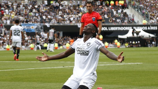 Quem sai e quem fica em 2025 no Botafogo? Luiz Henrique, Almada e Adryelson comentam futuro