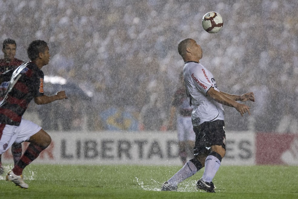 Ronaldo, em Corinthians x Flamengo, oitavas de final da Libertadores (2010)  Foto: Daniel Augusto Jr/Ag.Corinthians