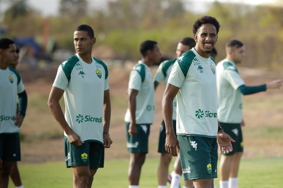 Bruno Alves deve substituir Nathan na defesa — Foto: AssCom Dourado