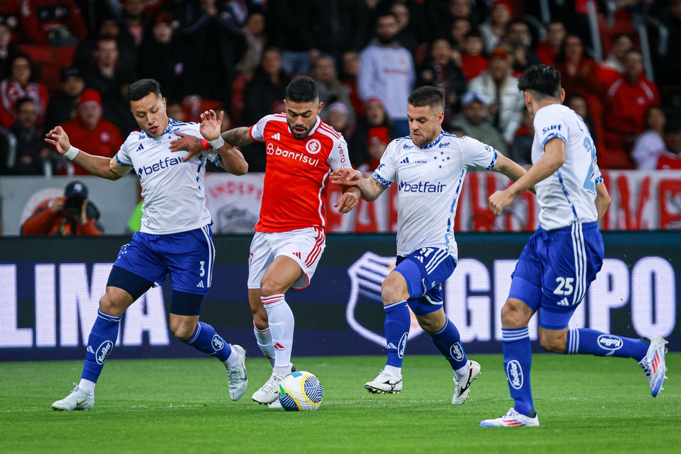 Bruno Tabata Internacional x Cruzeiro Campeonato Brasileiro 2024 — Foto: Maxi Franzoi/AGIF