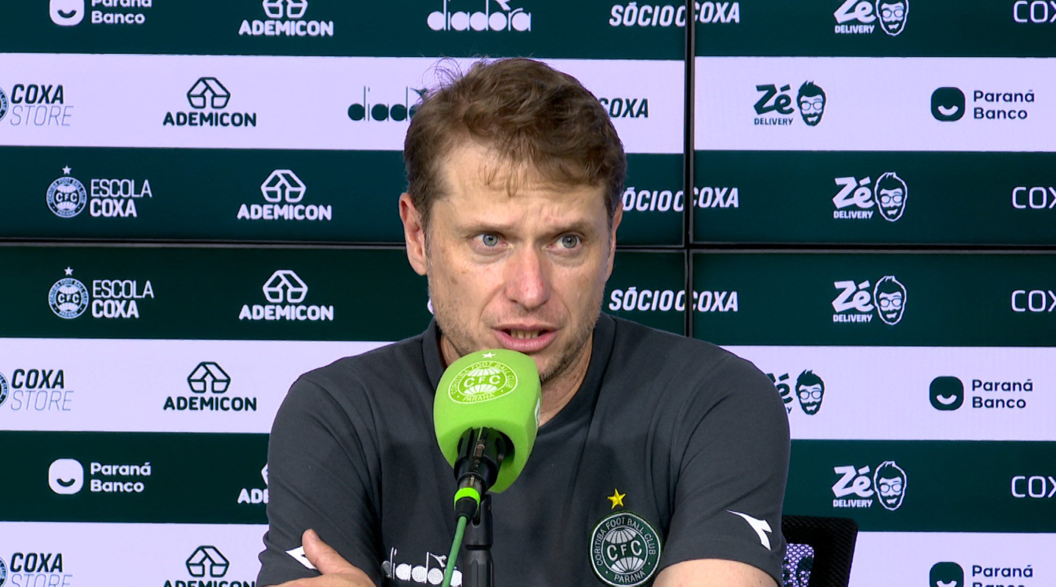 Seabra aponta erros do Coritiba e admite frustração com empate do Inter no fim: "Muito dolorido"
