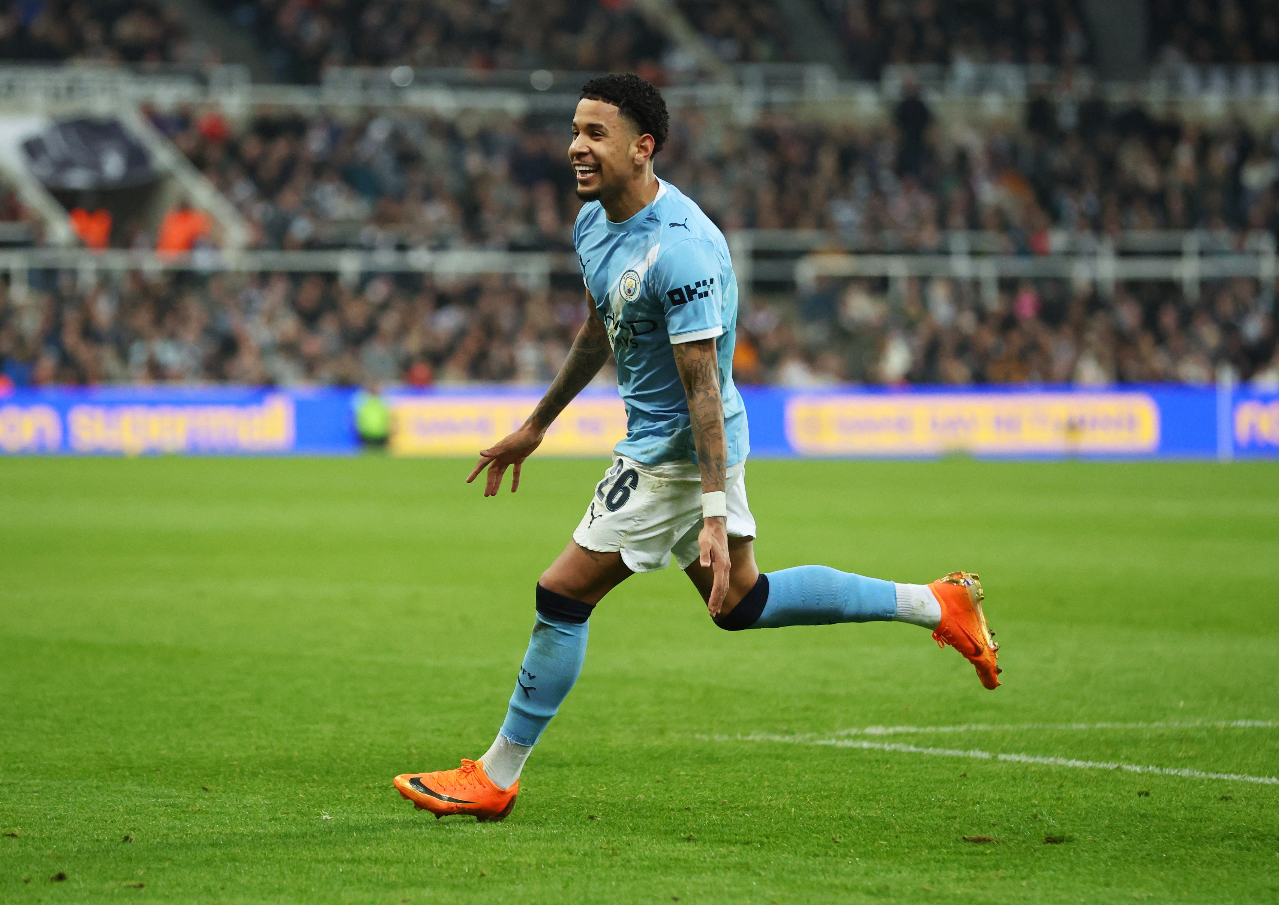 Tottenham mantém interesse em Savinho, do Manchester City, mas negociação trava