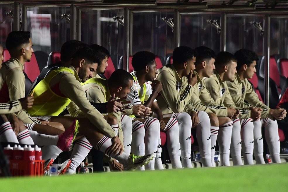 São Paulo x Fortaleza, Alexandre Pato no banco de reservas — Foto: Marcos Ribolli