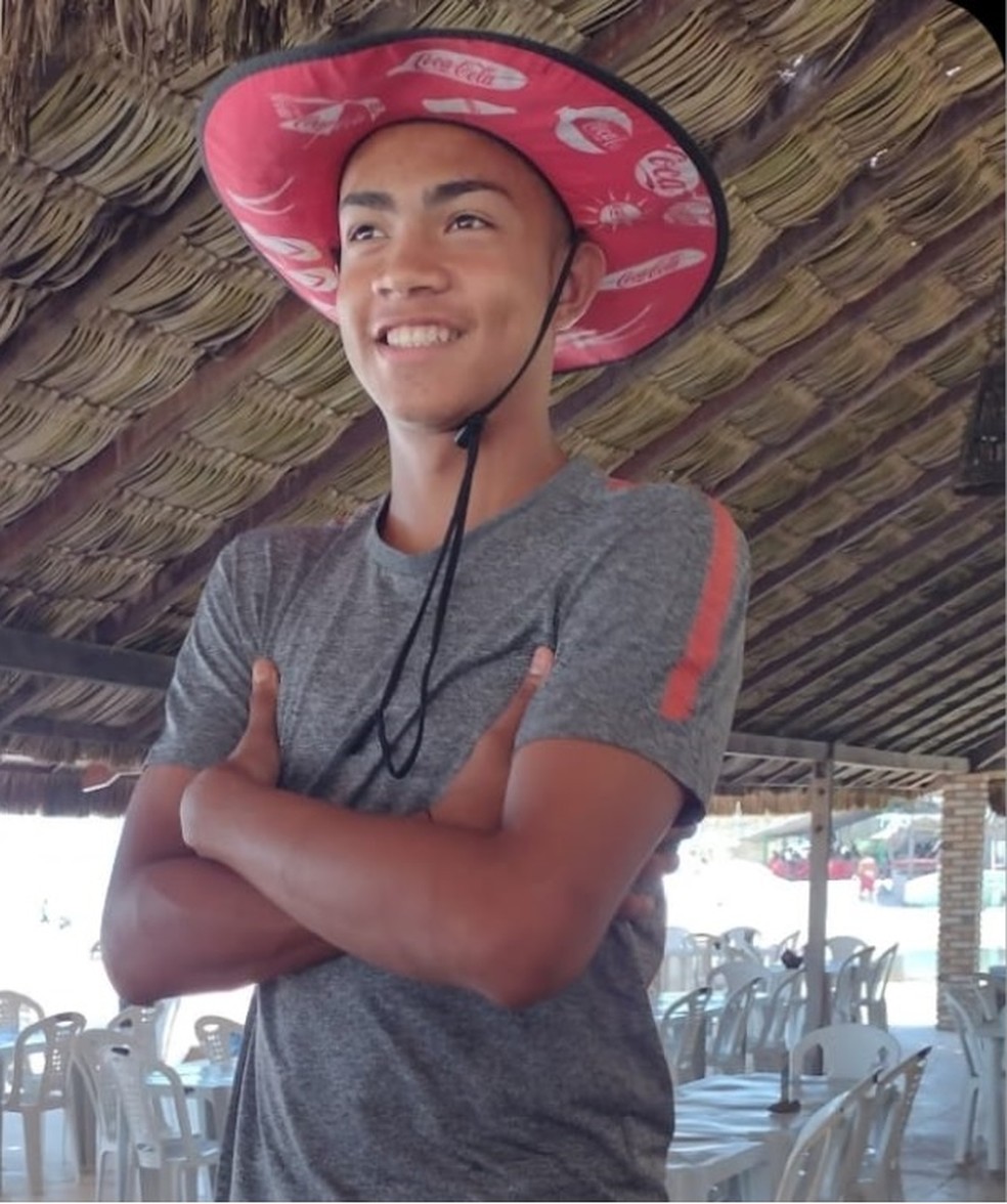 Luis Otavio no período em que trabalhava na barraca da família — Foto: Arquivo pessoal