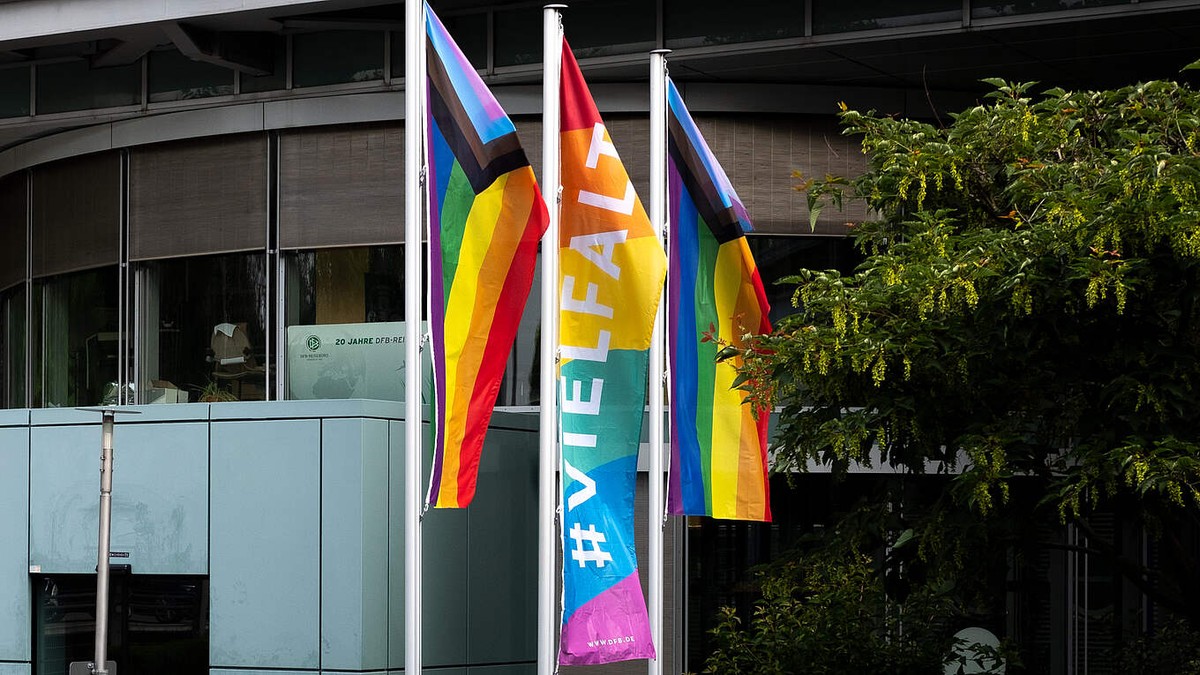 Der Deutsche Fußball-Bund genehmigt die Regeln und Auswahlrechte für Transgender-Spieler |  Deutscher Fußball