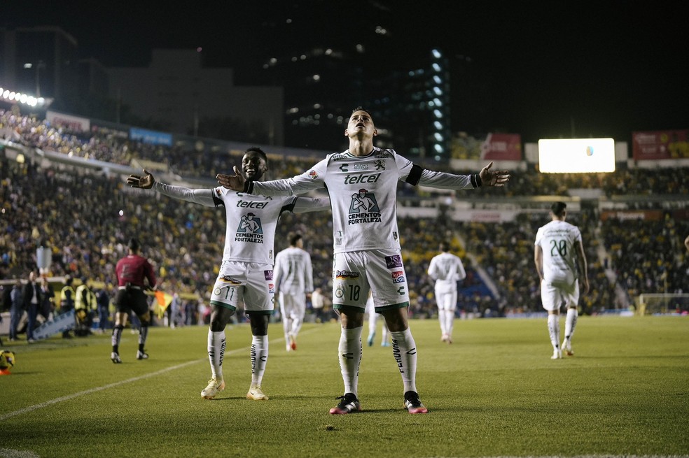 James Rodríguez comemora gol pelo León — James Rodríguez
