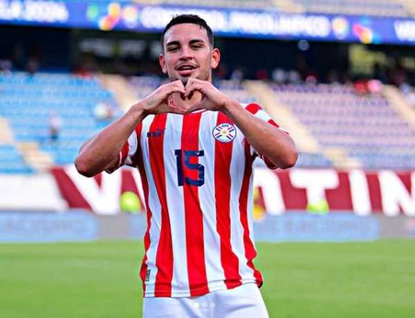 Cruzeiro negocia contratação de Fabrizio Peralta, volante da seleção paraguaia.