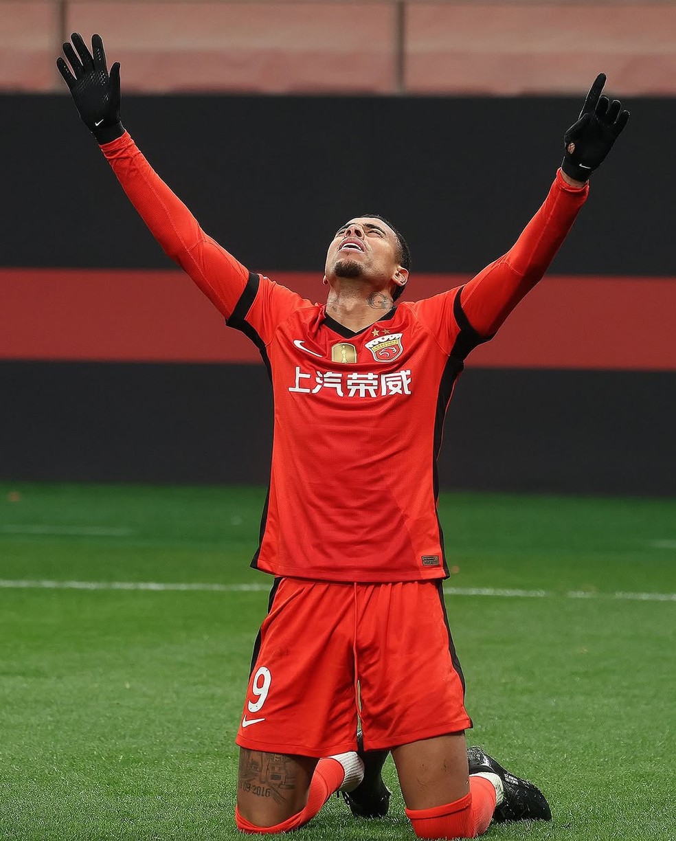 Gustavo, ex-atacante do Fortaleza, atuando pelo Shangai Port, da China — Foto: Divulgação | Shanghai Port FC
