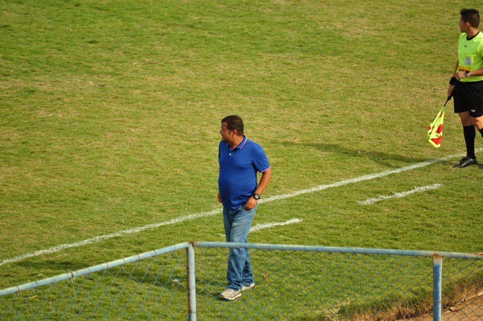 Rodrigo Machado, técnico do 1º de Maio — Foto: Emerson Rocha / ge Petrolina