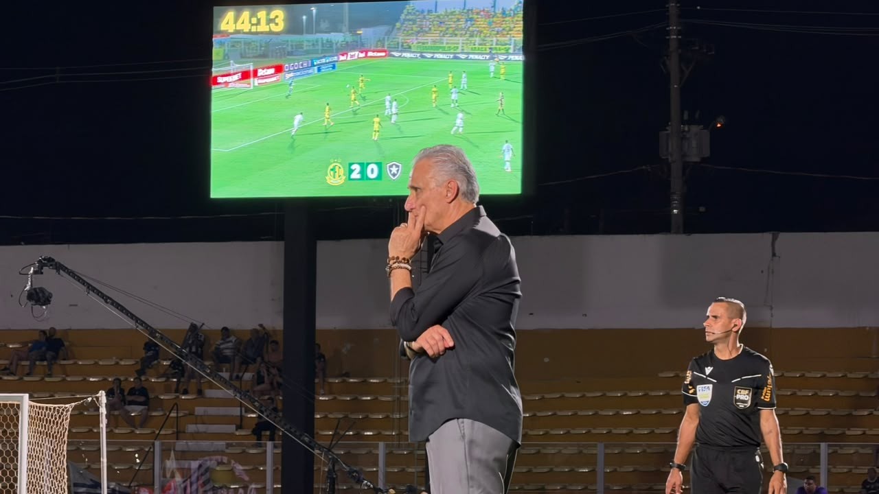 Como Tite viveu a estreia no Botafogo: olhar atento, diálogo e preocupação