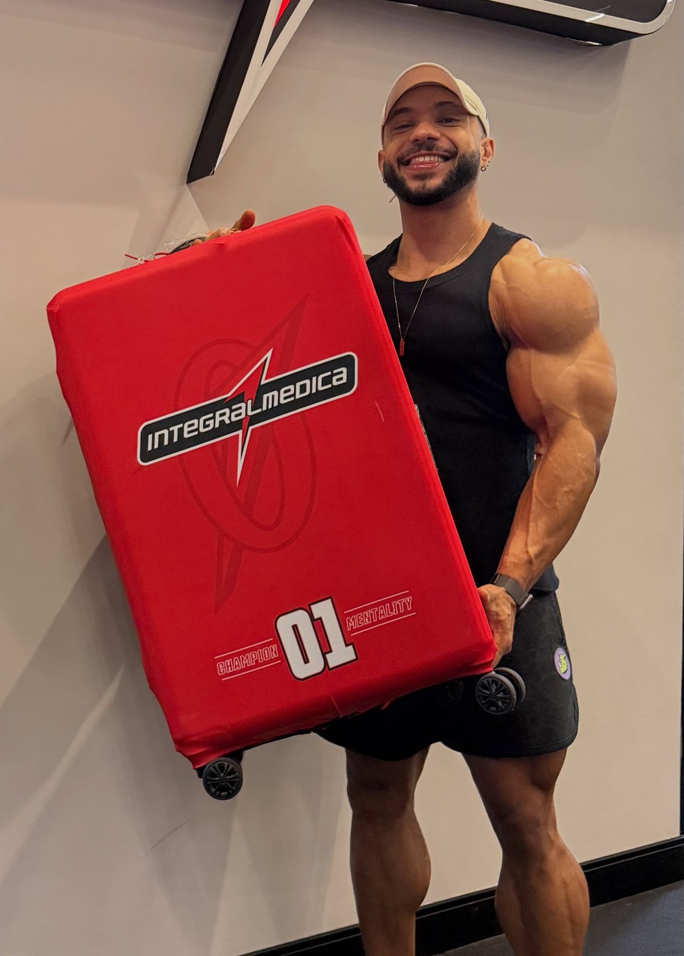 Ângelo Marques já estava até com a mala pronta para a disputa do Mr. Olympia 2026 — Foto: Reprodução/Redes sociais
