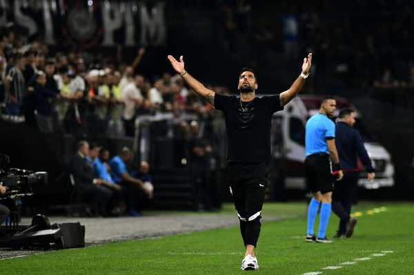 Corinthians inicia Campeonato Brasileiro para fortalecer calendário e superar desafios.