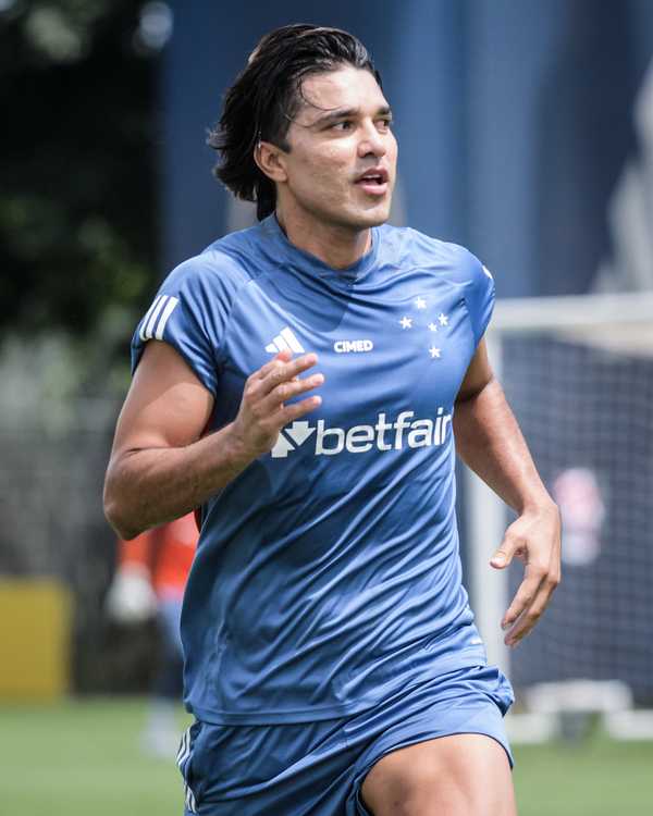 Marcelo Moreno realiza preparação física no Cruzeiro antes de despedida.