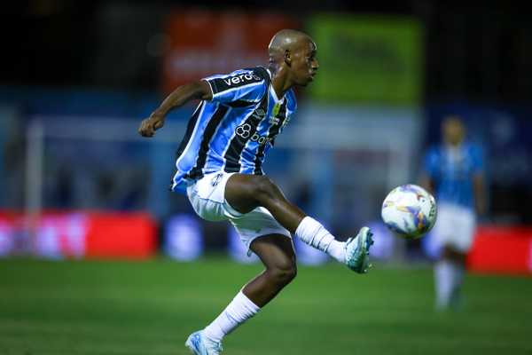 Jovem talento do Grêmio se destaca como quinto mais jovem do século.